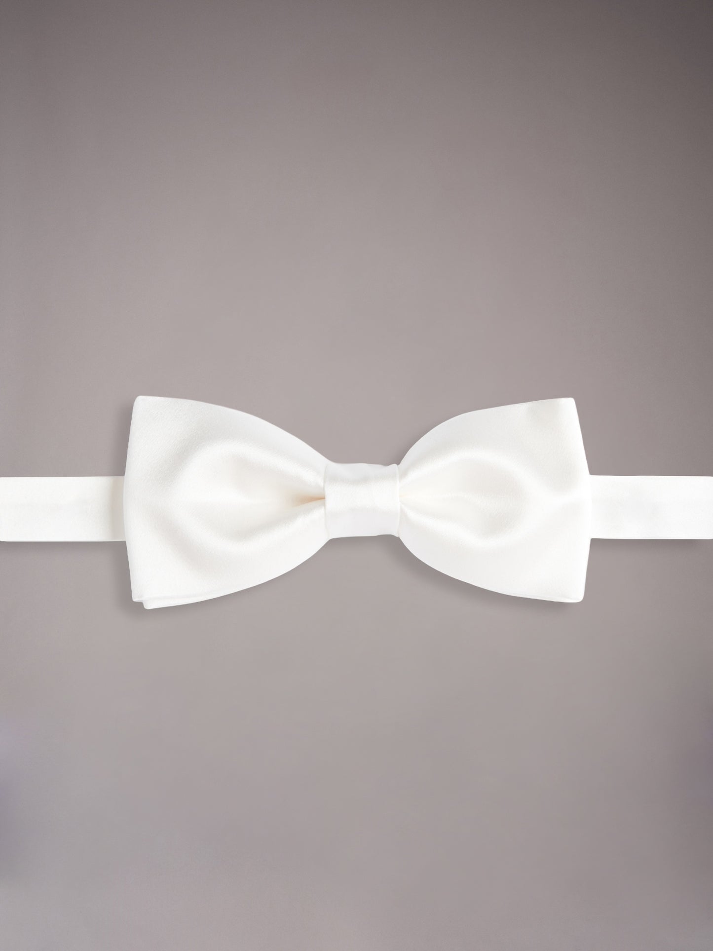 Papillon annodato in seta bianco latte