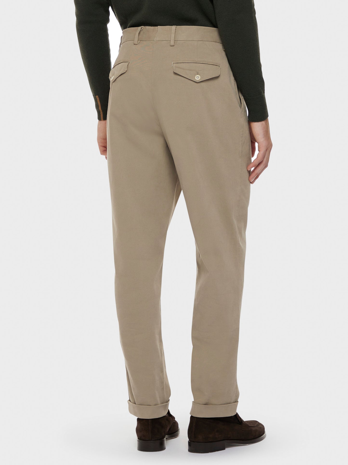 Caruso Menswear Abbigliamento Uomo Pantalone in cotone stretch sabbia indossato back
