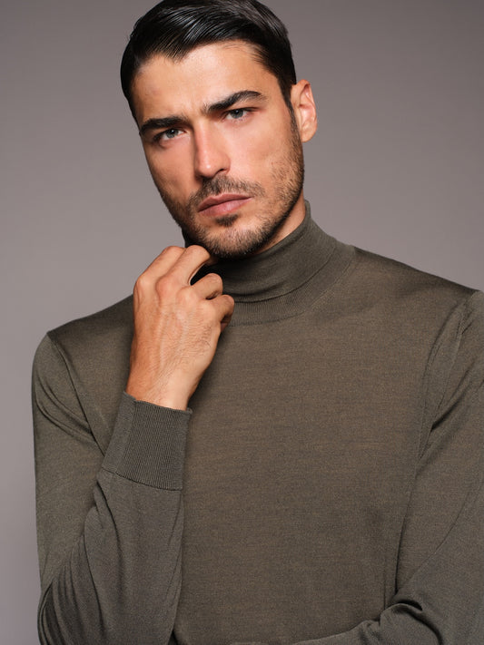 Turtleneck in green wool, silk and cashmere