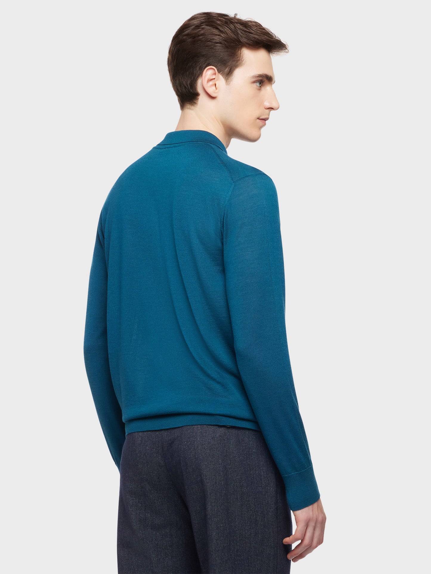 Caruso Menswear Abbigliamento Uomo Polo a maniche lunghe in lana, seta e cashmere blu petrolio indossato back